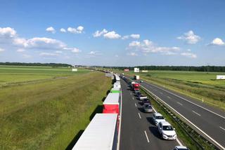 Śląskie: Tragiczny wypadek na autostradzie A4. Ciężarówka zmiażdzyła osobowego golfa. Kierowca osobówki zmarł