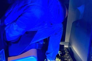 Fałszywy policjant rzucił się na strażnika miejskiego z paralizatorem! Szokująca napaść w Warszawie