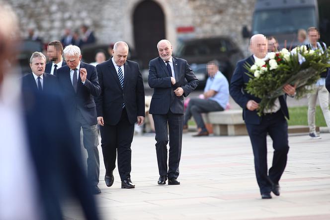 PiS modli się za Lecha Kaczyńskiego na Wawelu