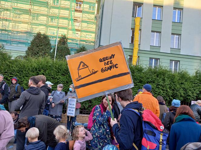 Trwa protest przed siedzibą Straży Granicznej