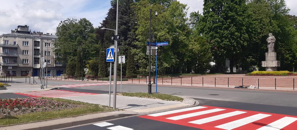 Bezpieczne przejście dla pieszych na skrzyżowaniu ul. Mickiewicza i al. Wolności