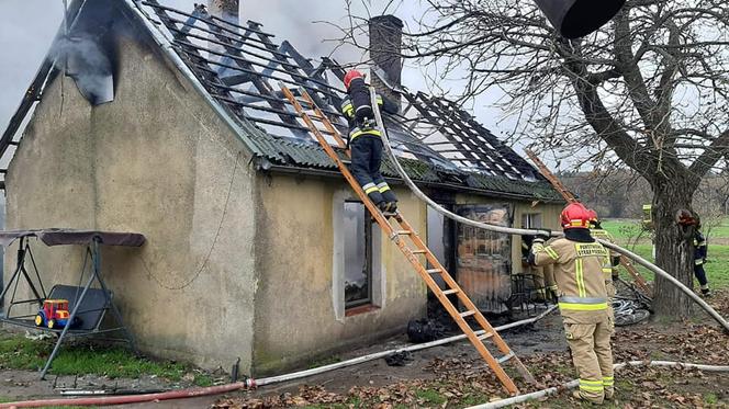 Pożar zabrał im dobytek całego życia. Rodzina z trójką dzieci potrzebuje pomocy 