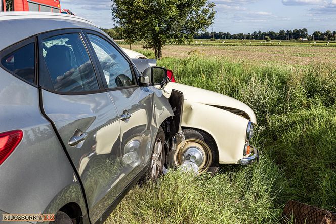 Wypadek śmiertelny pod Kluczborkiem. Zginęli kierowca i pasażer zabytkowej syreny