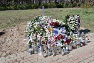 Kwiaty, znicze, pluszaki, łzy. Tak rodzina i znajomi żegnali zmarłą tragicznie Emilię z Bydgoszczy. 
