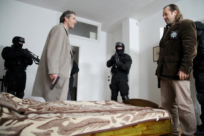 Na krawędzi 2 sezon odc. 4. Andrzej Czyż (Przemysław Sadowski), Potocki (Jakub Wieczorek)