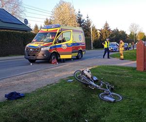 Zderzenie karetki z rowerzystą. Mężczyznę do szpitala zabrał helikopter LPR