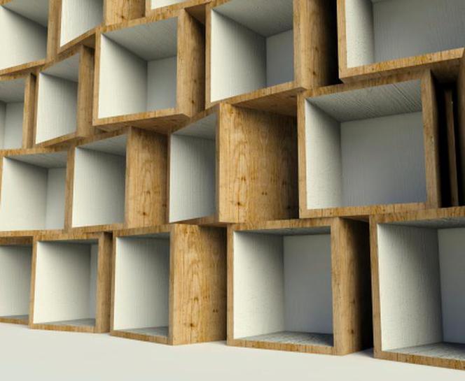 Półki na książki złożone z wielu kubików