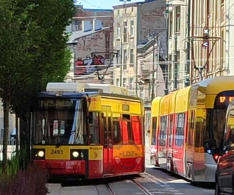 Wykolejony tramwaj w centrum Łodzi. Internauci: Chciał zaparkować