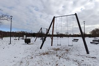 Plac zabaw dla dorosłych. Huśtawki na kilka metrów