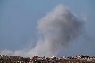 Izrael rozpoczął szturm na Gazę. Pas ognia nad miastem, w tle spór o los zakładników