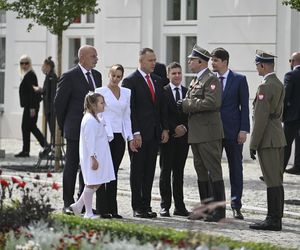  Kasia Nawrocka na biało czekała na rodziców 