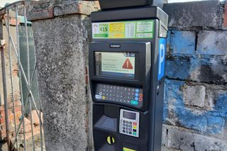 W Bydgoszczy są już nowe parkomaty, ale nie działają. Kierowcy czekają, bo mają dość szukania drobnych