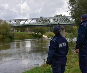 Podkarpaccy policjanci monitorują rzeki w regionie