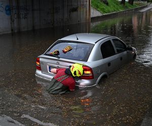 Potężne burze nad Podkarpaciem. Grad, wicher i potoki deszczu, jak w środku lata!