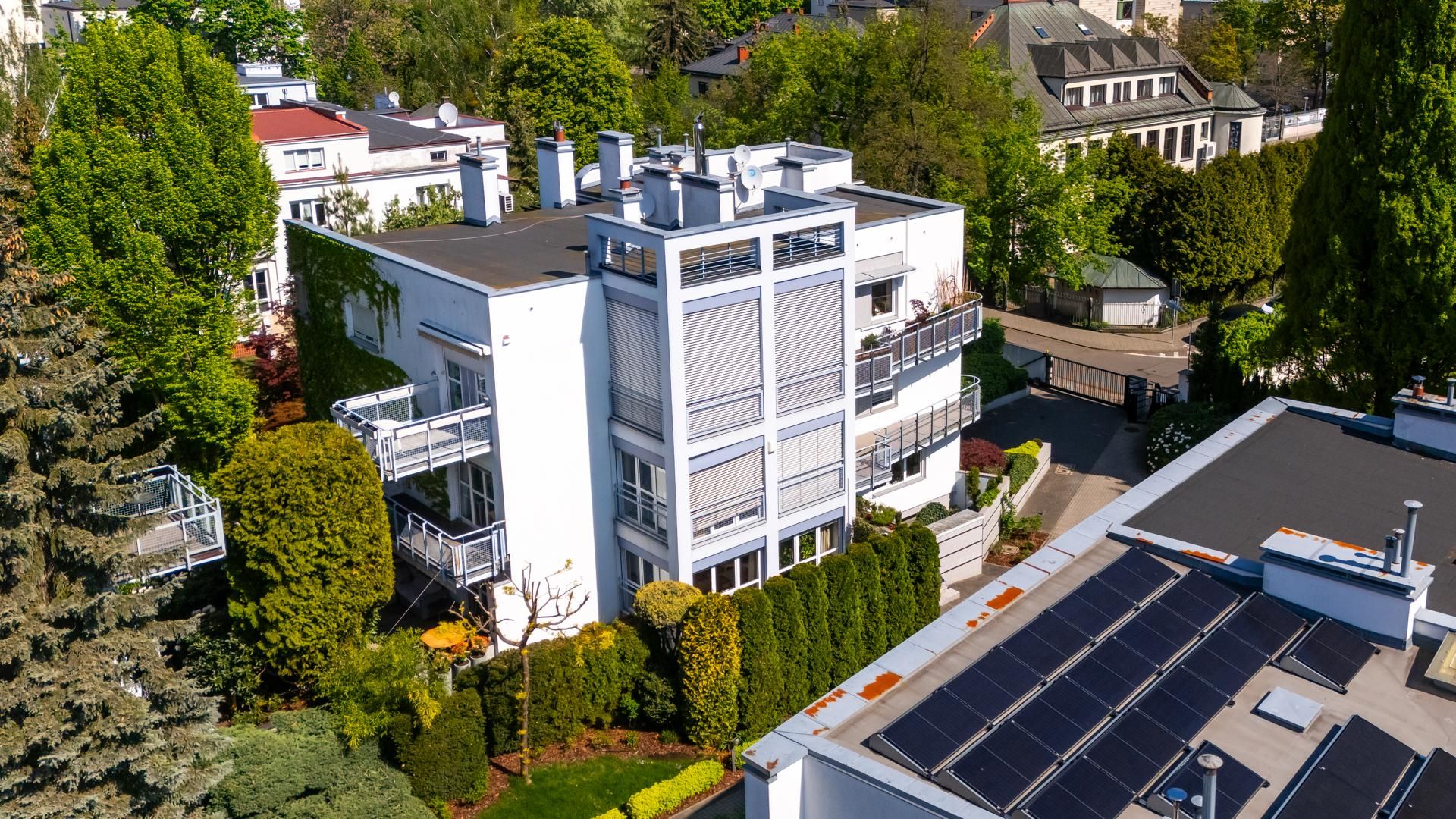 Osiedle przy Hozjusza w Warszawie z lat 90. Projekt: JEMS