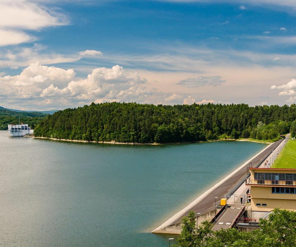 To jedno z najbardziej urokliwych jezior w Małopolsce. Zachwycają się nim turyści z całej Polski 