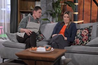 Pierwsza miłość odc. 4014. Oskar (Filip Gurłacz), Kalina (Magdalena Wieczorek)