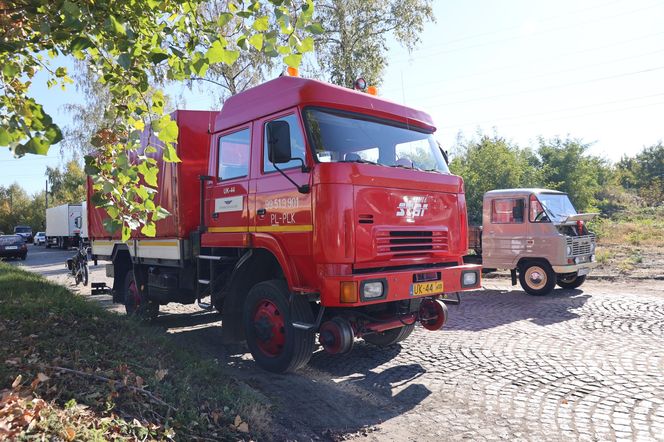 Zlot pojazdów zabytkowych na terenie dawnej Fabryki Samochodów Ciężarowych w Lublinie