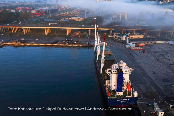 Antarktyka, moduły w kontenerach dotarły na Wyspę Króla Jerzego