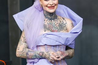 Szok! Monika Miller na planie serialu u boku Piotra Mroza! Mamy zdjęcia