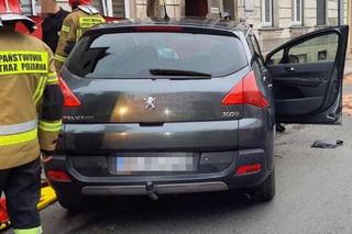 Śmiertelny wypadek w Piotrkowie Trybunalskim. Nie żyje kierowca peugeota [ZDJĘCIA].