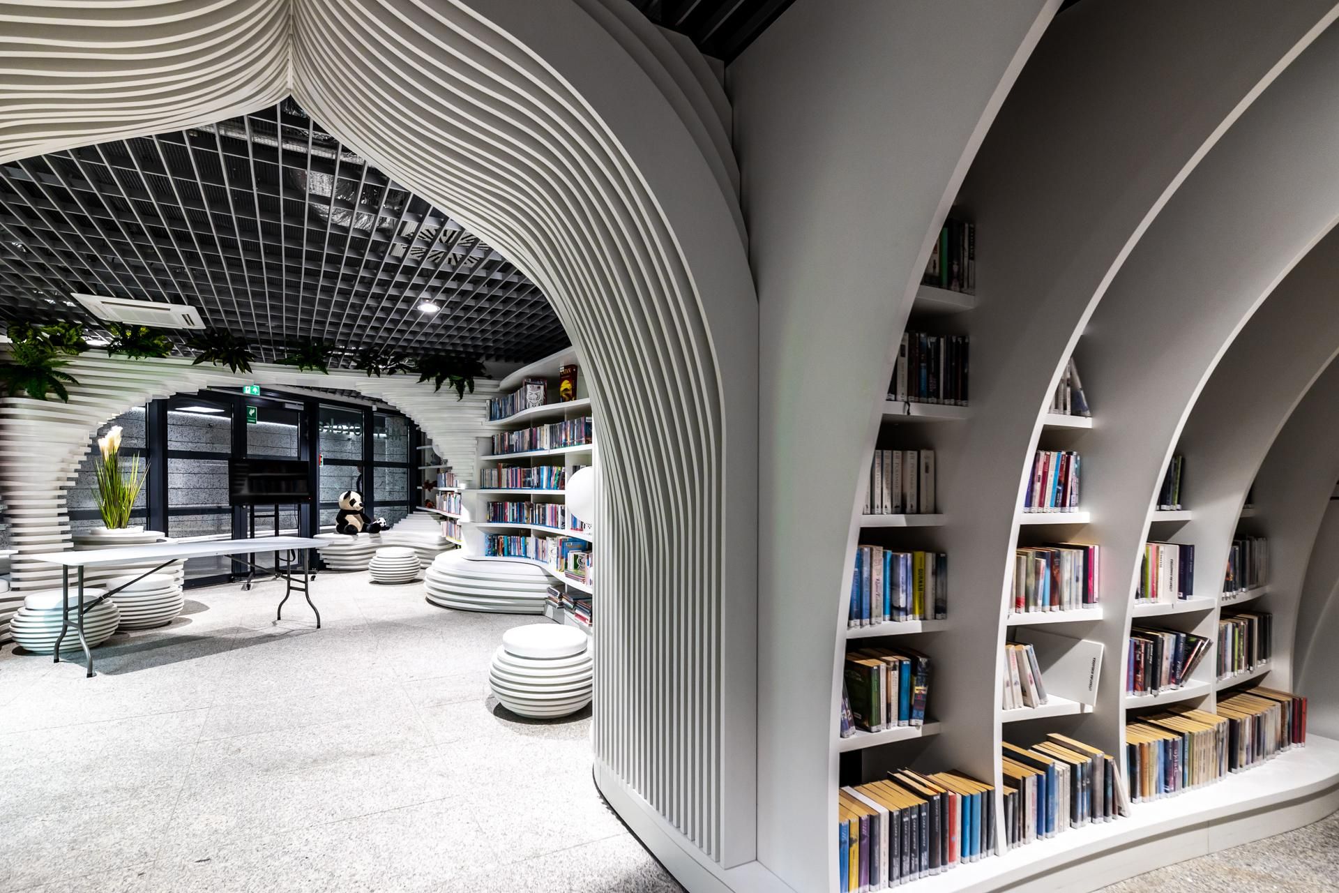 Metroteka – biblioteka na stacji metra M2 Kondratowicza w Warszawie