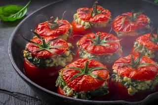 Apetyczne pomidory zapiekane z rozmarynem i serem
