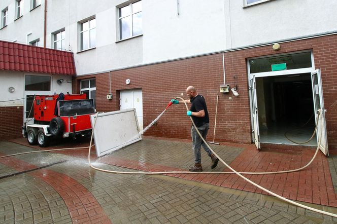 Dramat w szpitalach i przychodniach po powodzi. Zalane budynki, ewakuacja pacjentów. Raport Ministerstwa Zdrowia