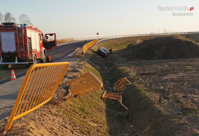 Pijany kierowca staranował barierki i rozbił się w rowie
