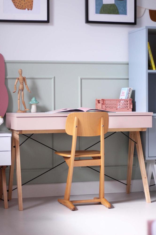 Biurka dla dziecka o różowym blacie: minko.co