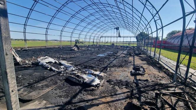 Hangar z samolotami doszczętnie spłonął