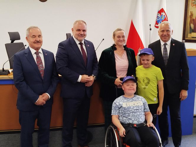 Rodzina Tymka Kalaty wymieniła się prezentami z prezydentem i radnymi