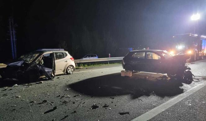 Koszmarna kraksa pod Tarnowem! Dwie kobiety w ciąży trafiły do szpitala po czołowym zderzeniu