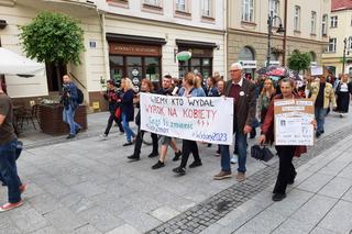 Protesty Ani Jednej Więcej! w całej Polsce. Kobiety wyszły na ulice po śmierci Doroty