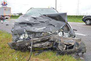 Audi rozpadło się na dwie części po zderzeniu z BMW