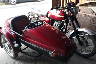 „Nasz majątek poszedł z dymem”. Kolekcja zabytkowych pojazdów spłonęła w kilka chwil