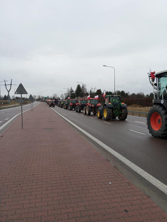 Trwa protest rolników w woj. lubelskim. Blokady są w wielu miejscach w regionie [DUŻO ZDJĘĆ]