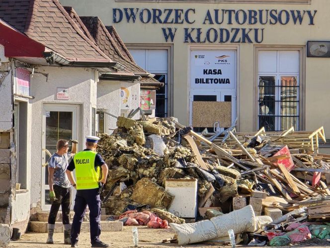 Policjanci z Grudziądza pomagali powodzianom z Kłodzka