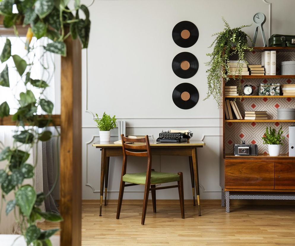 Kolory ścian, które kojarzą się z przytulnym domem babci. Mieszkanie w stylu retro - inspiracje