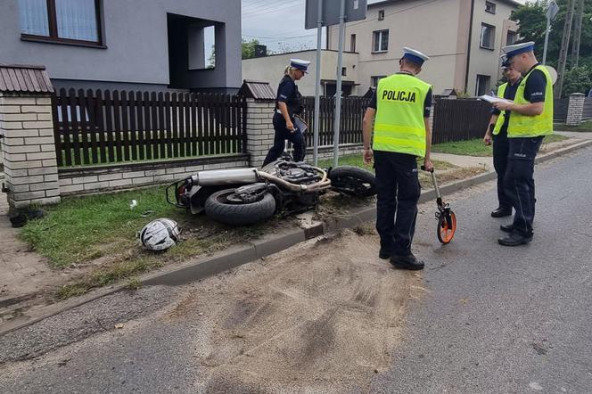 Straszny wypadek motocyklisty w okolicach Rybnika. Mężczyzna roztrzaskał się na drodze. Leży nieprzytomny w szpitalu