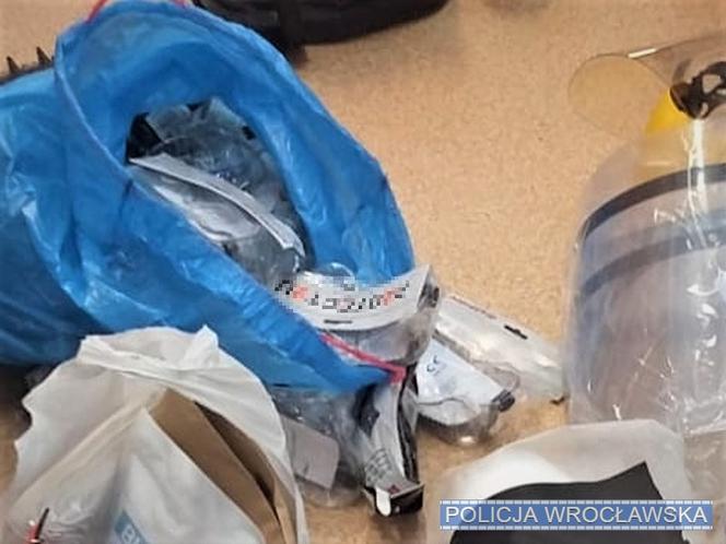 Włamał się do laboratorium i ukradł maseczki oraz rękawice