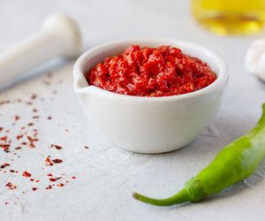 Z pieczonej papryki robię pyszną i zdrową pastę. To świetny przepis i na śniadanie, i na imprezę