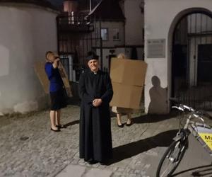 Ksiądz z Poznania uciekł przed eksmisją? Zabrał swoje rzeczy pod osłoną nocy