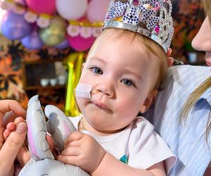 Chorą Nadię leczy czuły dotyk. To jedyne takie dziecko na świecie