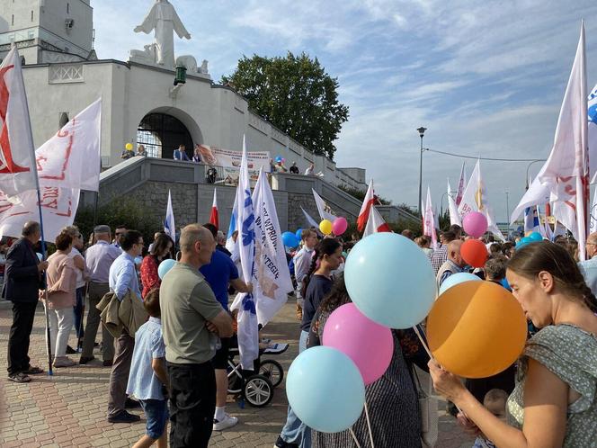 13. Marsz dla Życia i Rodziny zgromadził tłumy na ulicach Białegostoku [ZDJĘCIA]