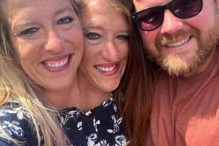 Bliźniaczki syjamskie wzięły ślub! Mają jedno ciało i dwie głowy, tylko jedna będzie żoną