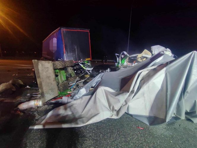 Śmiertelny wypadek na A1 pod Łodzią. Ciężarówka zderzyła się z samochodem dostawczym.