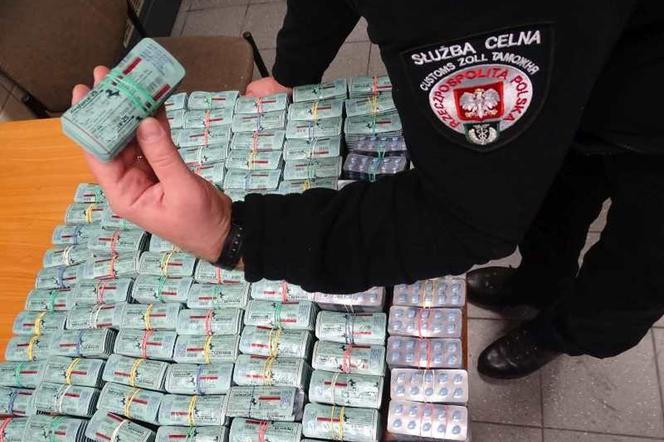 Nielegalne farmaceutyki zatrzymane na granicy w Krościenku