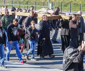 Wojownicy Maryi z różańcami w rękach będą modlić się za Polskę