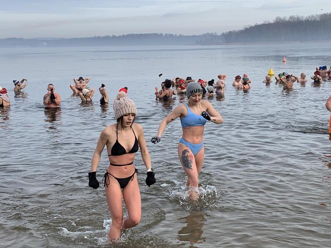 Sylwestrowe morsowanie na Pogorii w Dąbrowie Górniczej